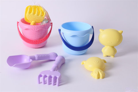 Beach soft rubber bucket combination beach toy