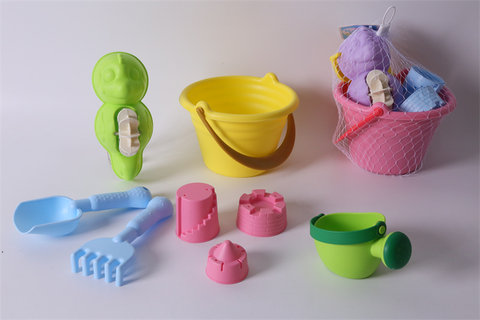 Beach soft rubber bucket combination beach toy