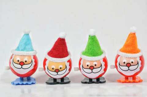 Four hats and chain toys for the elderly