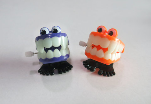 Imprint eyes and chain jumping luminous ghost teeth (ABS material) luminous teeth (minimum order quantity: 10,000 pieces)