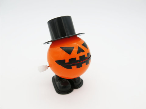 Chain up wearing top hat and pumpkin head (ABS material)