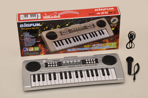 37-button electronic organ with microphone and USB power cord