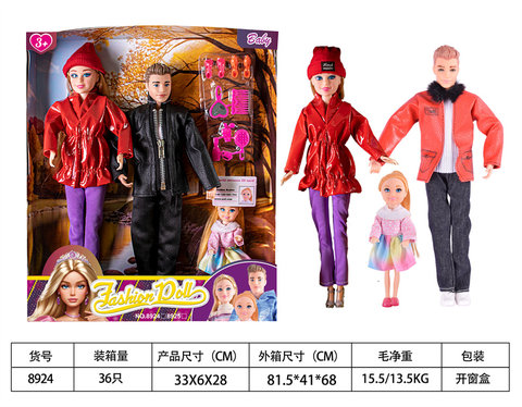 Afamilyofthreefashionabledolls