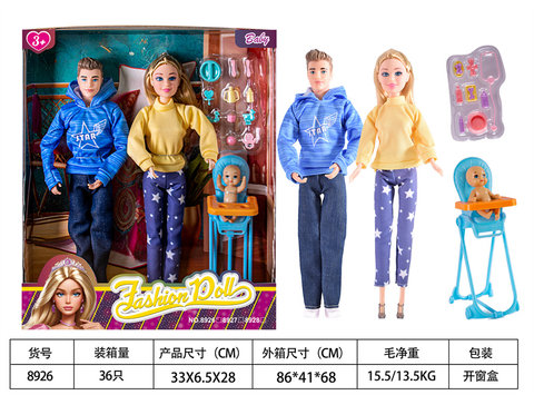 Afamilyofthreefashionabledolls