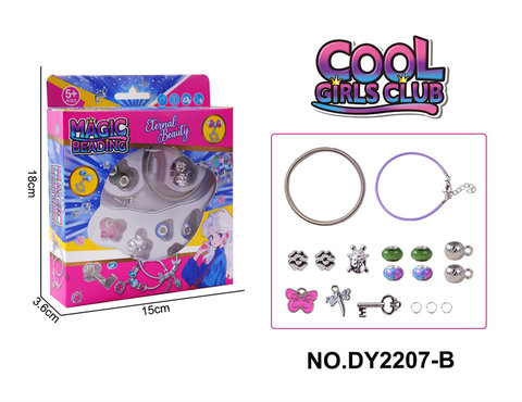 Happy girls go from house to house, Pandora DIY bracelet, jewelry toy.