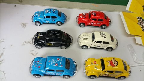 2024 new 1-36 alloy car model series cartoon beetle open the door back light and music