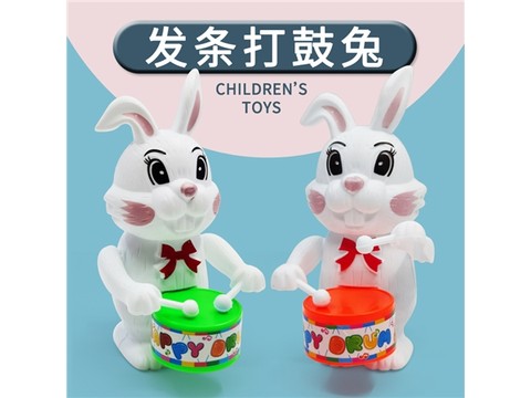 Winding the chain, clockwork, drum rabbit, drum rabbit