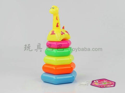 Small tower-shaped ring giraffe