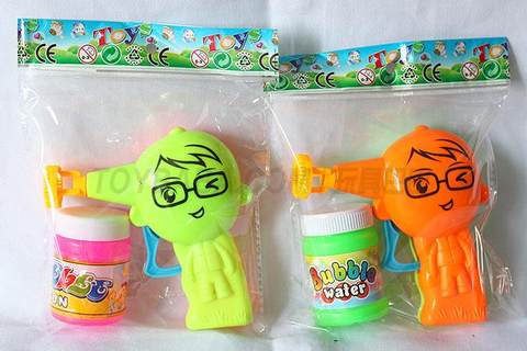 Solid color glasses girl bubble gun