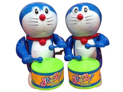 Clock-up cat, drumming and tinkling