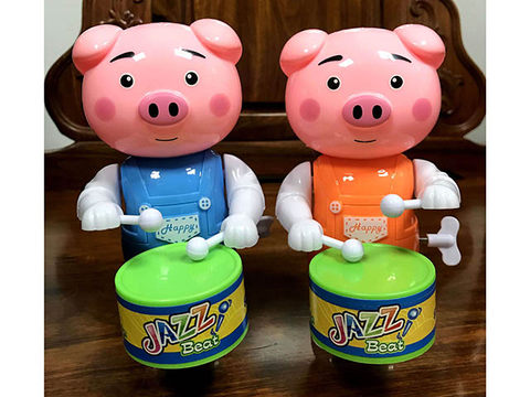 Piggy on the chain and drum drums