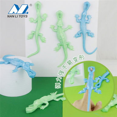 Pearlescent catapult lizard novel toy
