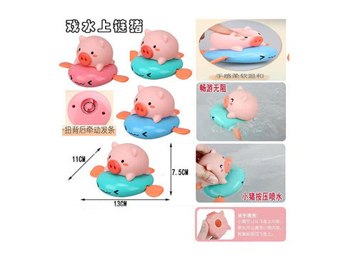 Playing in the water on the chain, cute pigs and flying fish, and spraying water with your hands